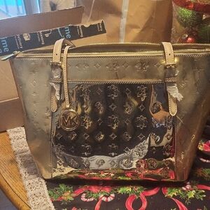 Michael Kors Gold Tote Bag large and roomy never used